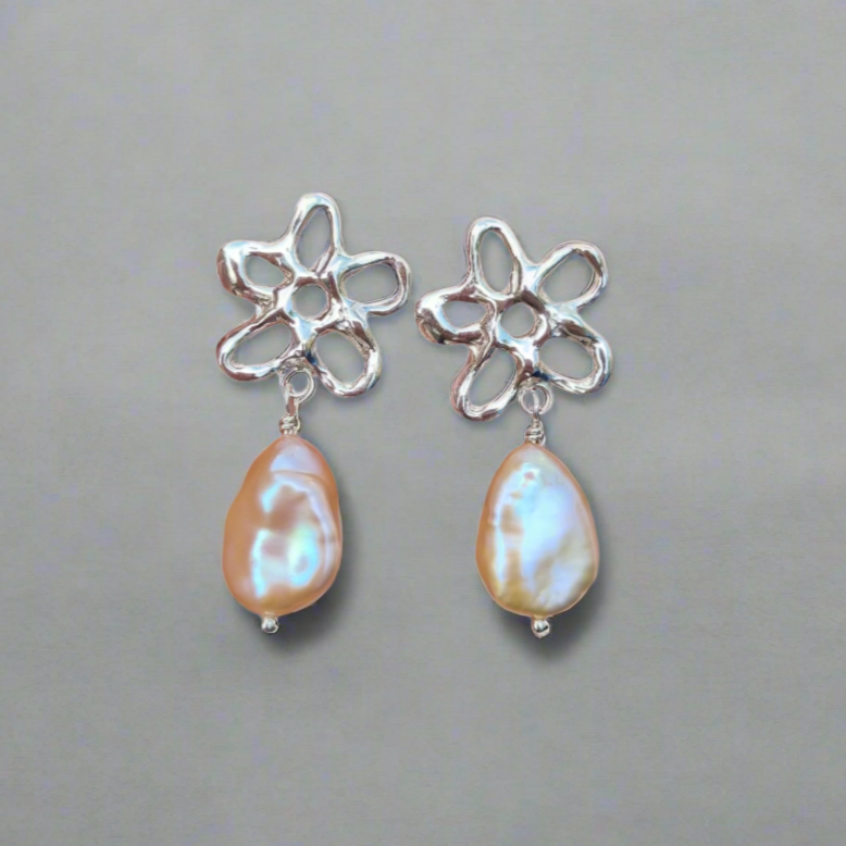 Molten Flower Earrings with Peach Baroque Pearl