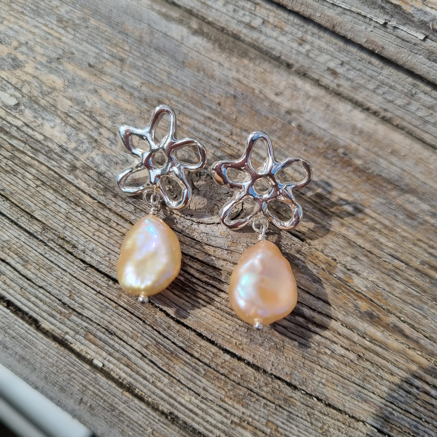 Molten Flower Earrings with Peach Baroque Pearl