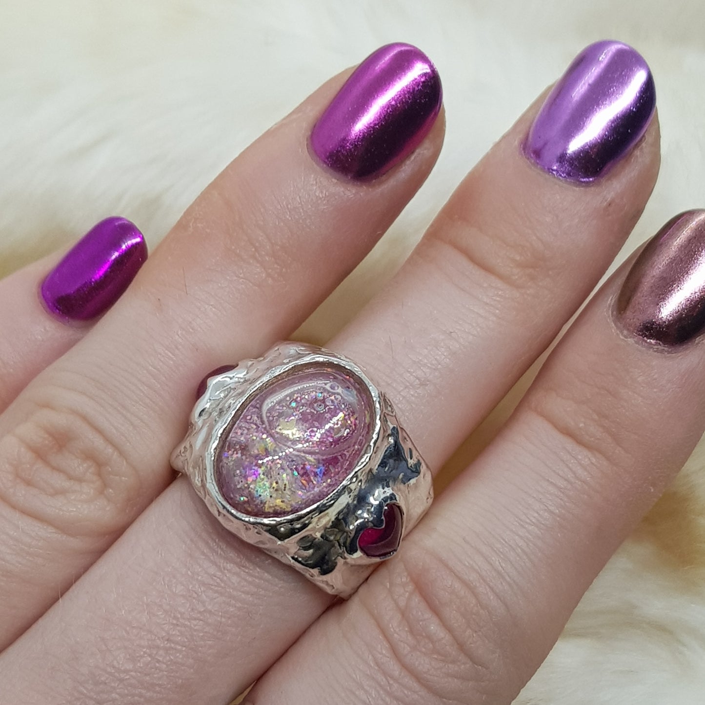 bubble shaker ring with pink hearts and model with cute pink metallic nails
