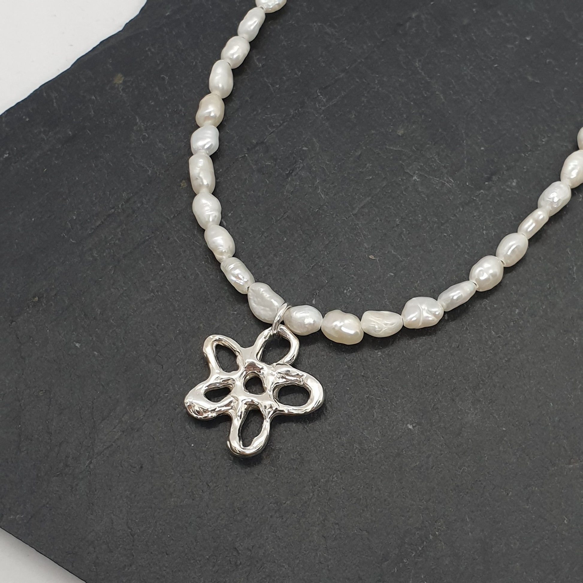 flower pearl necklace