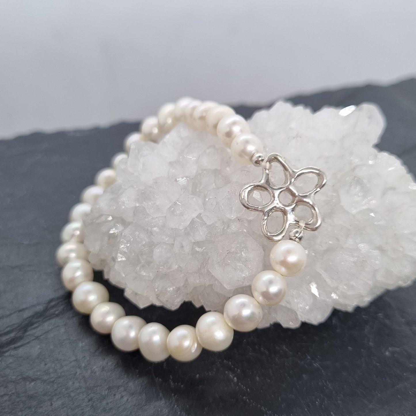 Molten Flower Pearl Bracelet