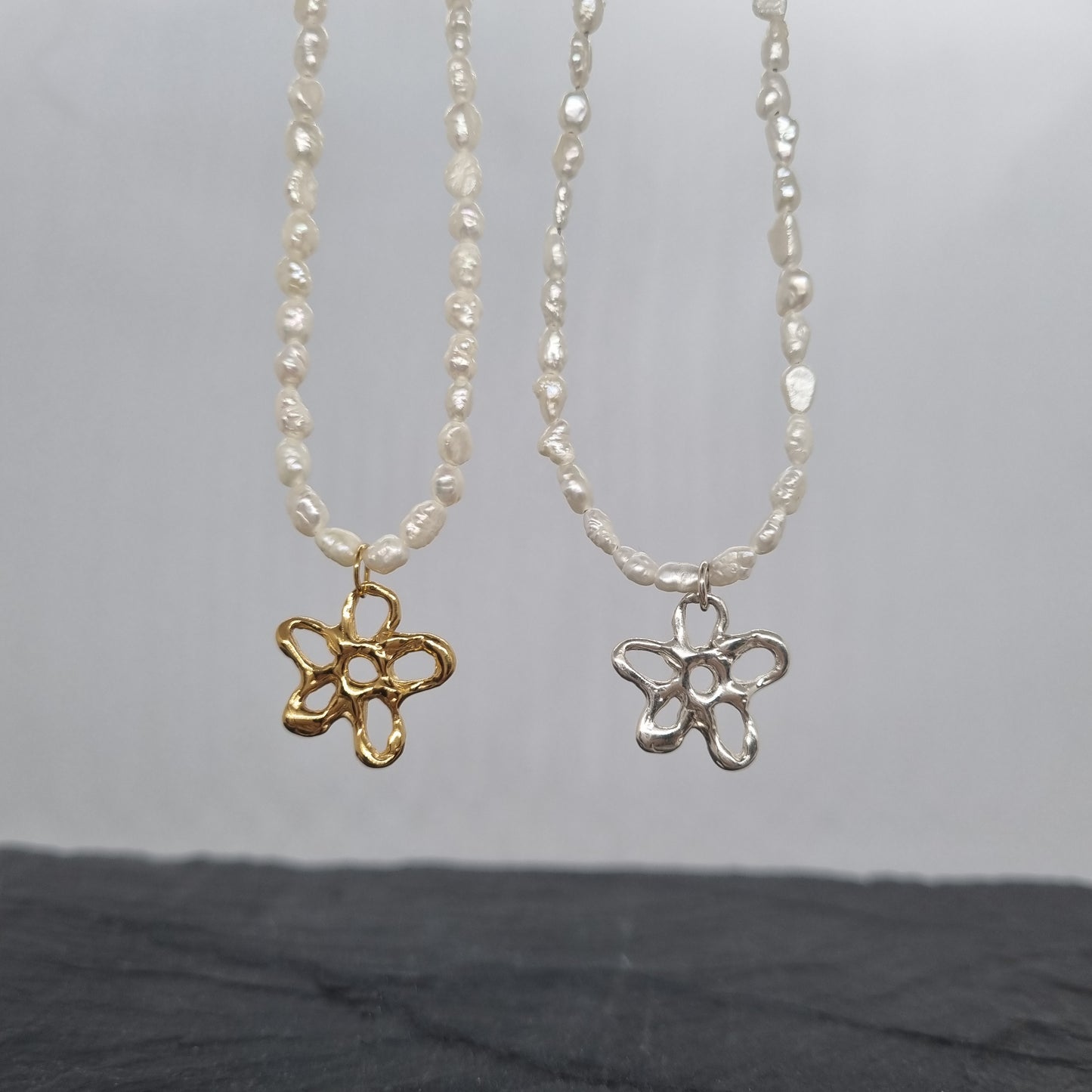 Molten Flower Pearl Bead Necklace