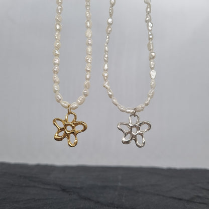 Molten Flower Pearl Bead Necklace