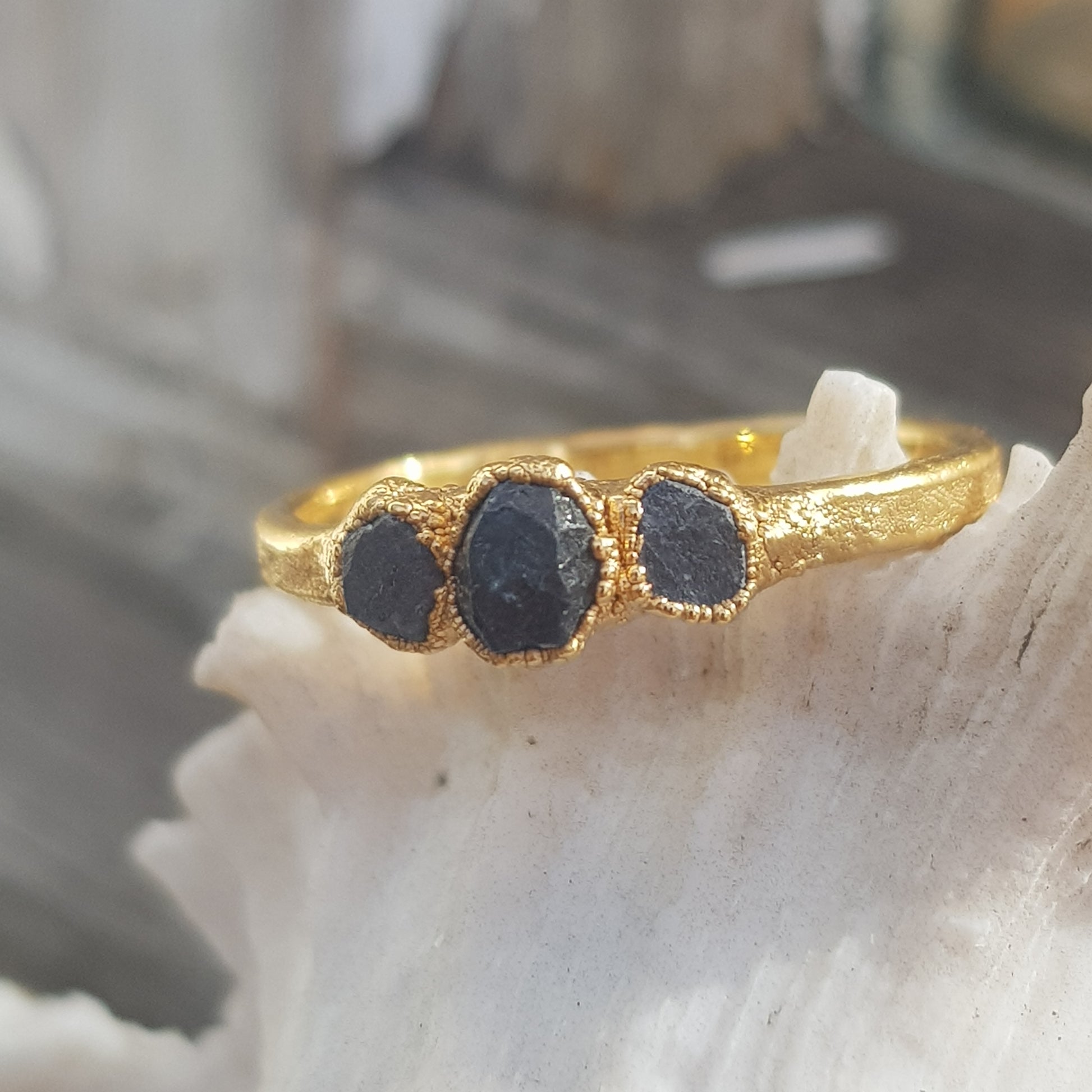 gold rough sapphire ring