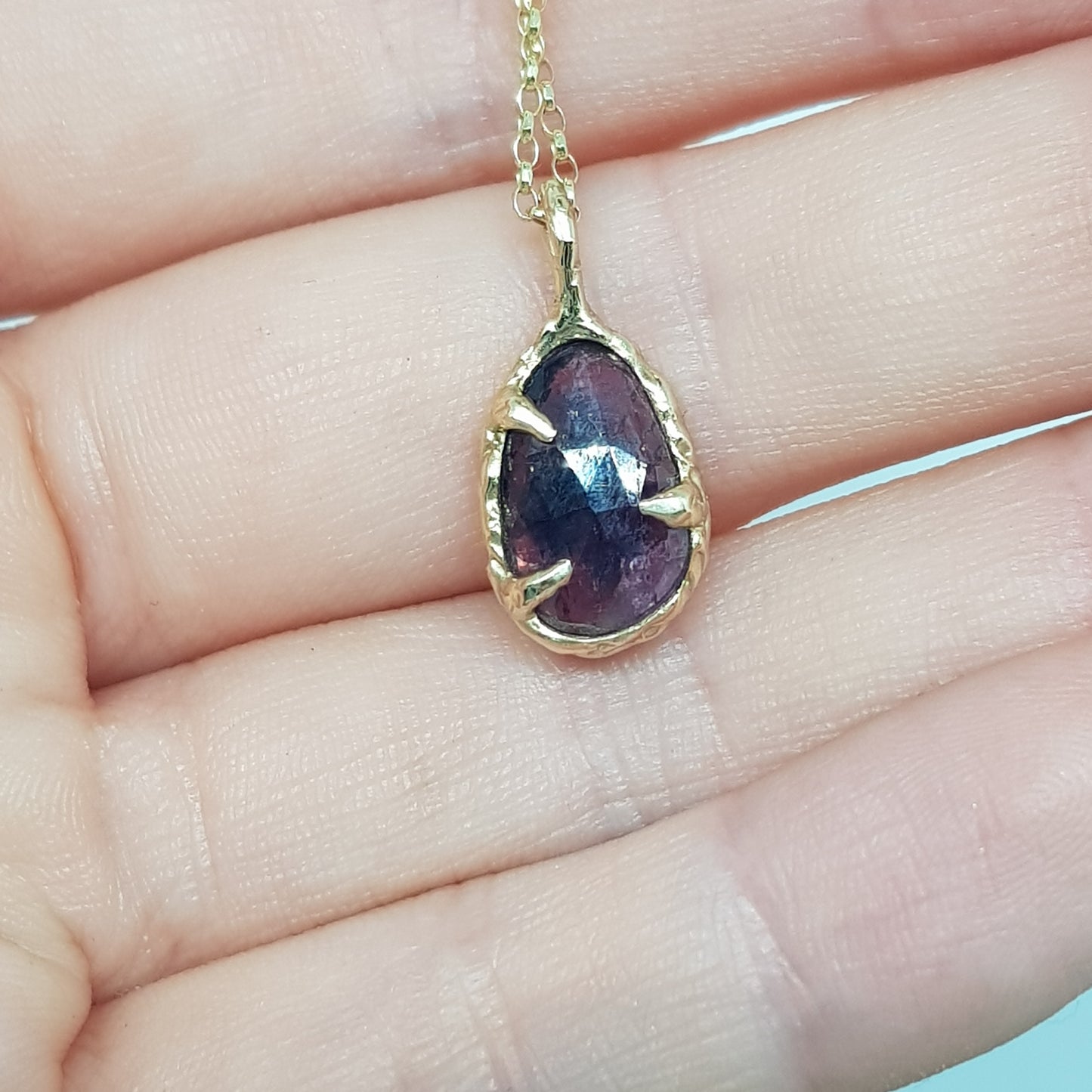 pink blue bi colour sapphire gold necklace